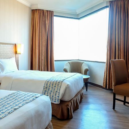 Almadera Hotel Makassar Dış mekan fotoğraf