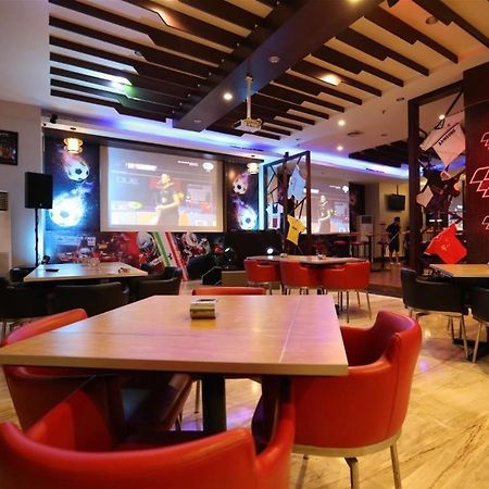 Almadera Hotel Makassar Dış mekan fotoğraf