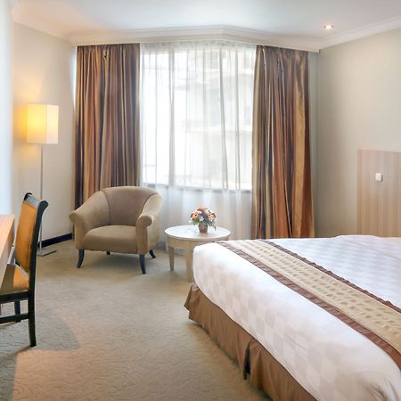Almadera Hotel Makassar Dış mekan fotoğraf