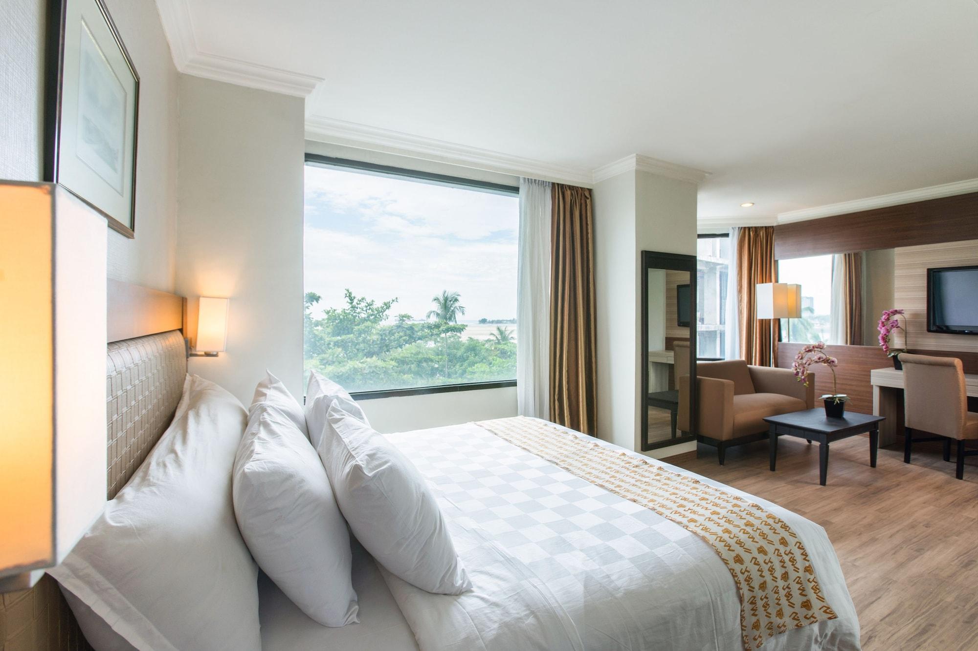 Almadera Hotel Makassar Dış mekan fotoğraf