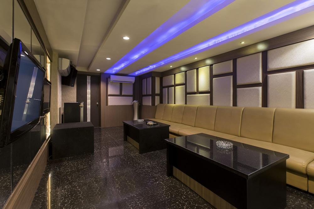 Almadera Hotel Makassar Dış mekan fotoğraf