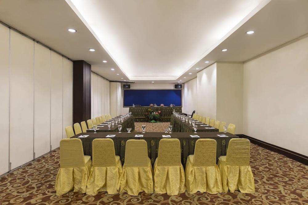 Almadera Hotel Makassar Dış mekan fotoğraf