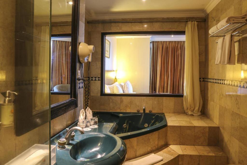 Almadera Hotel Makassar Dış mekan fotoğraf