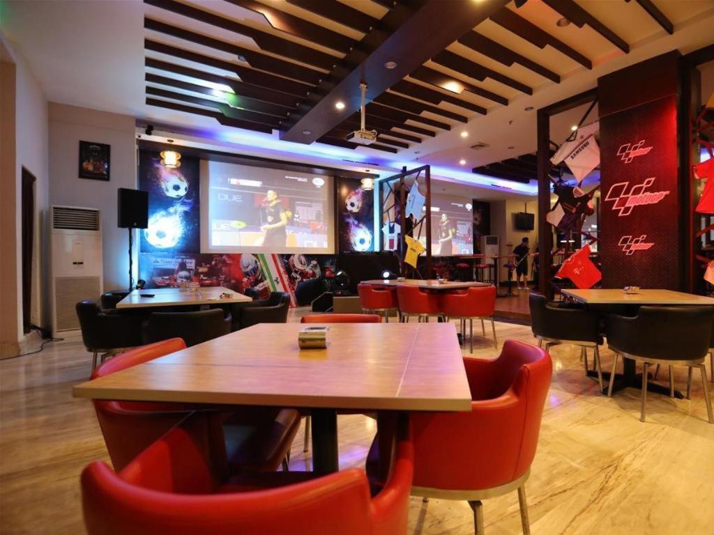Almadera Hotel Makassar Dış mekan fotoğraf