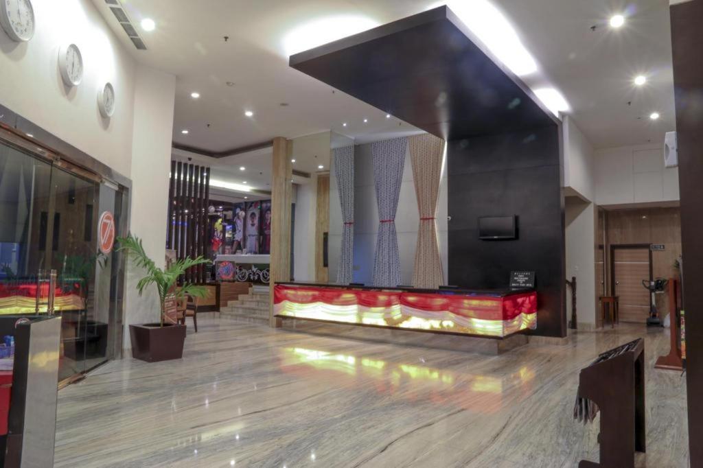Almadera Hotel Makassar Dış mekan fotoğraf
