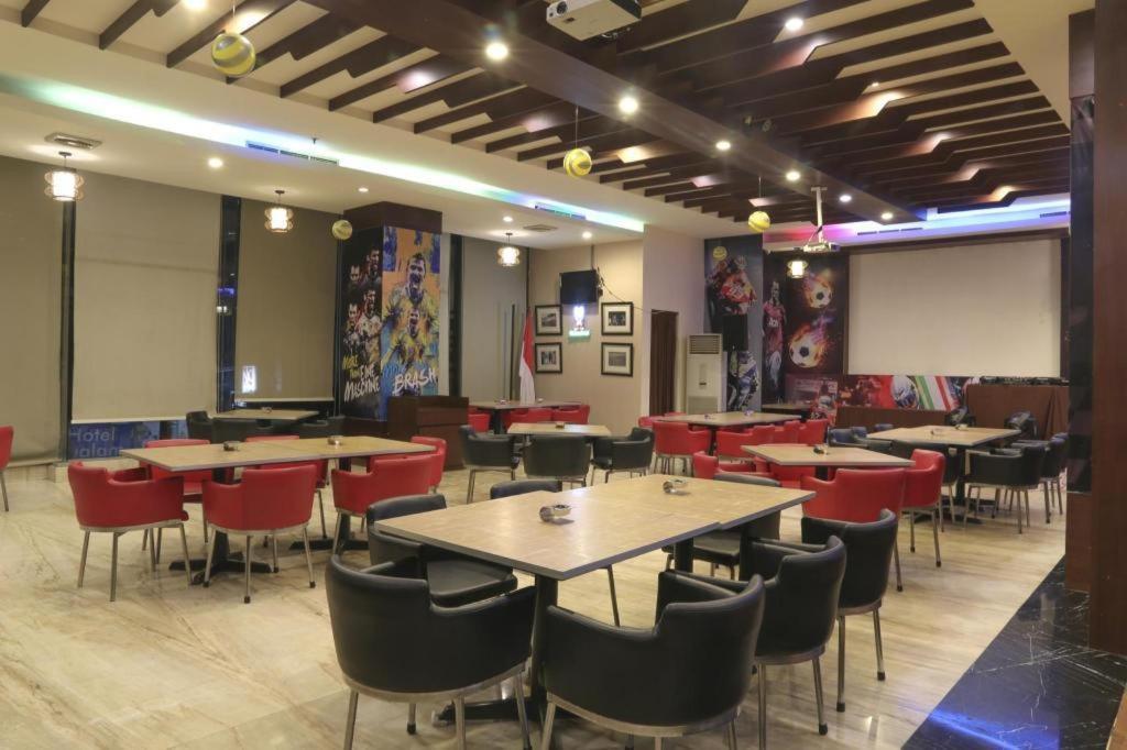 Almadera Hotel Makassar Dış mekan fotoğraf