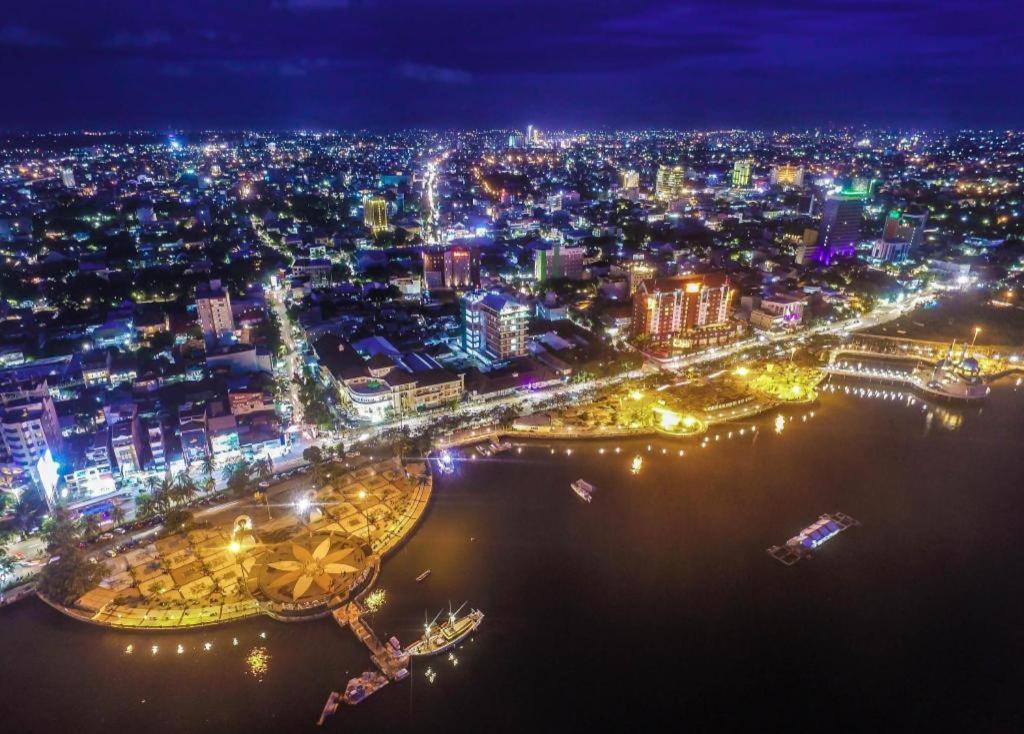 Almadera Hotel Makassar Dış mekan fotoğraf
