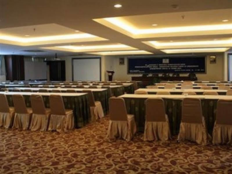 Almadera Hotel Makassar Dış mekan fotoğraf