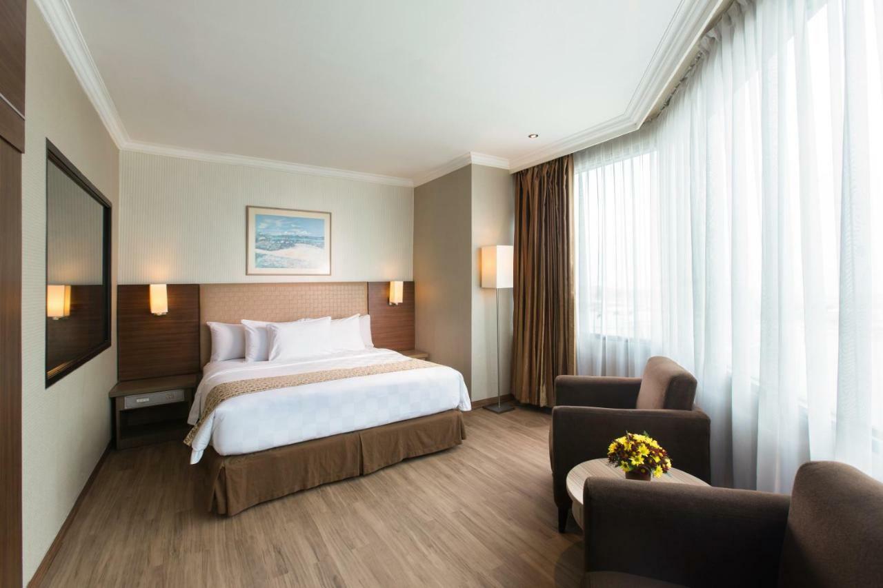 Almadera Hotel Makassar Dış mekan fotoğraf
