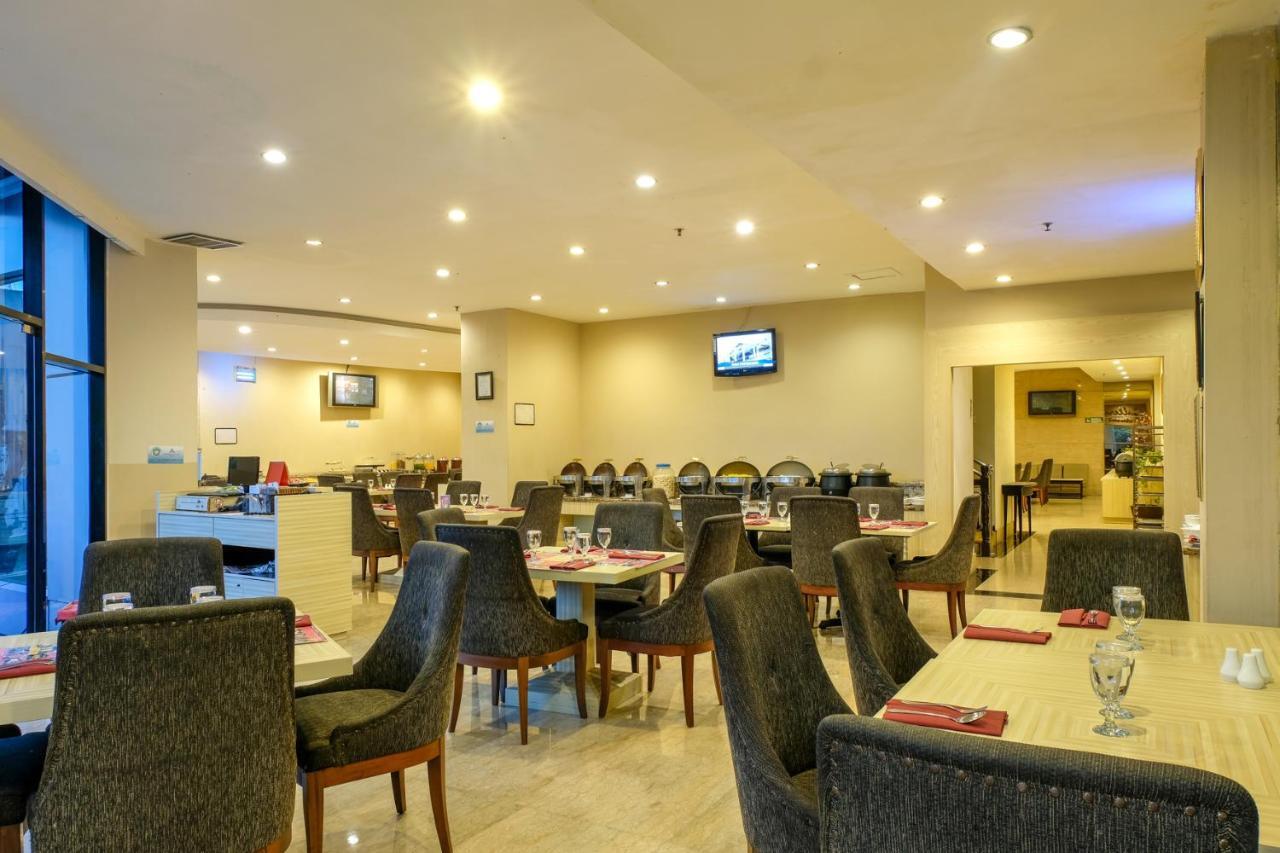 Almadera Hotel Makassar Dış mekan fotoğraf