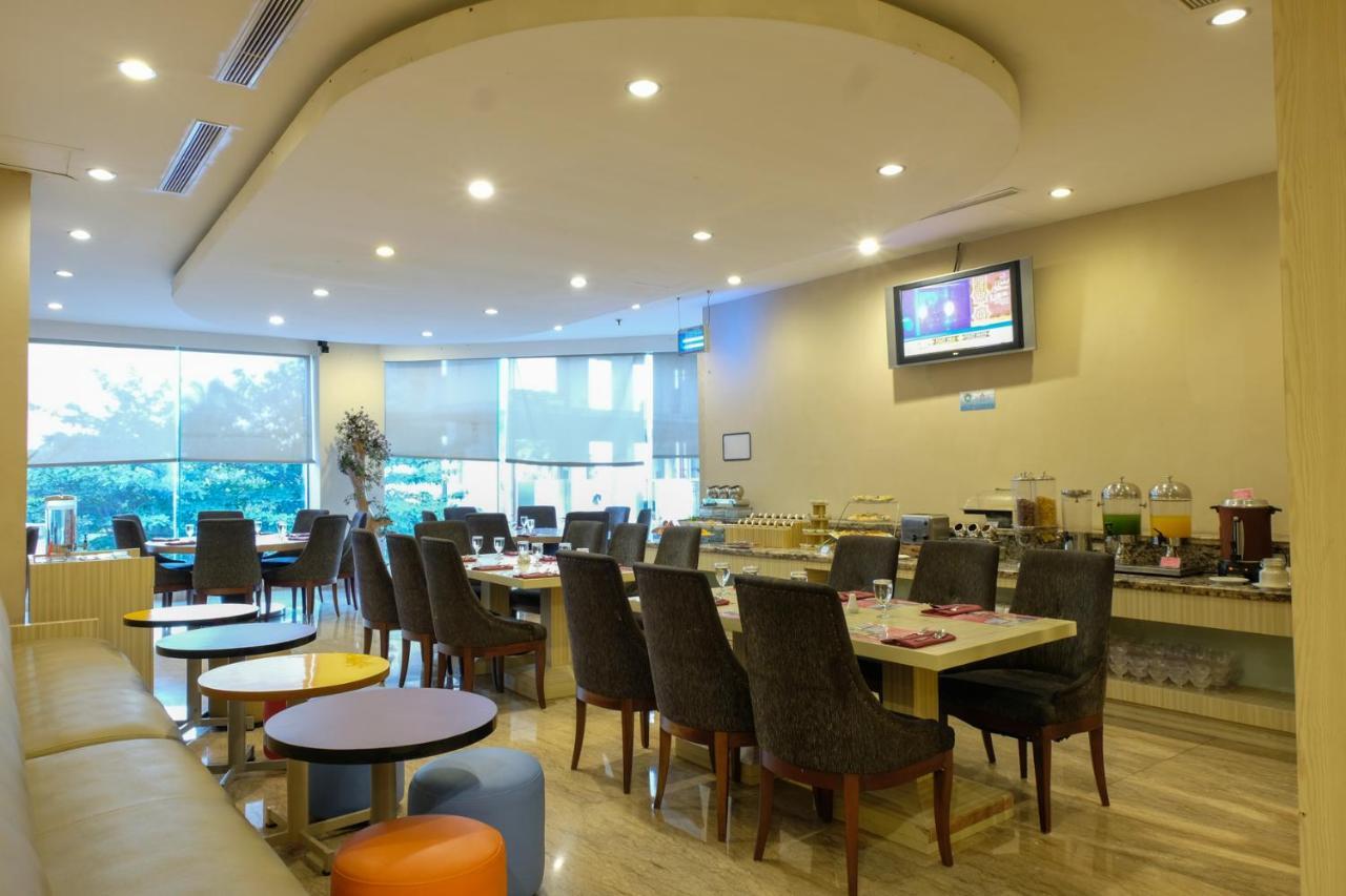 Almadera Hotel Makassar Dış mekan fotoğraf