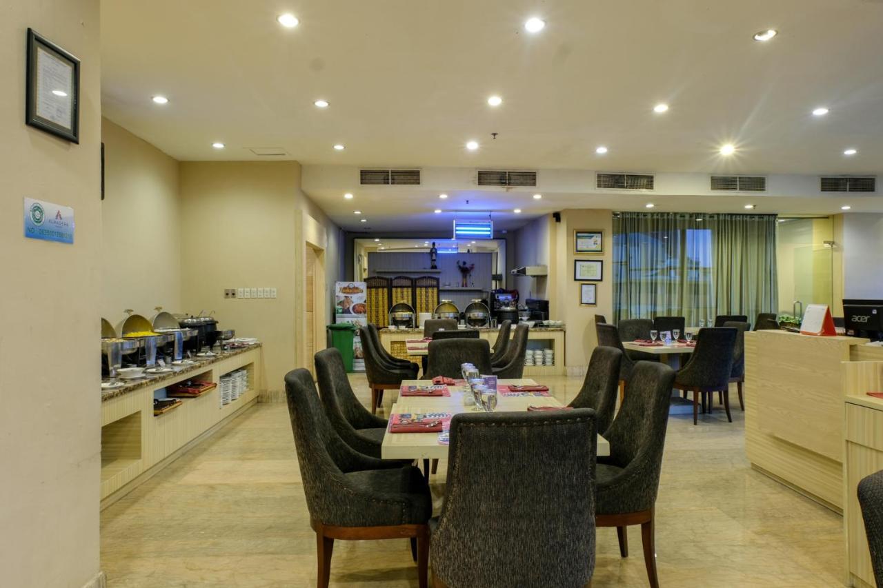 Almadera Hotel Makassar Dış mekan fotoğraf