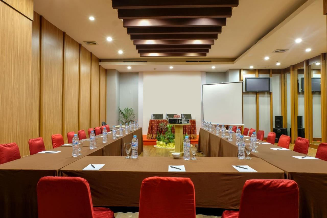 Almadera Hotel Makassar Dış mekan fotoğraf