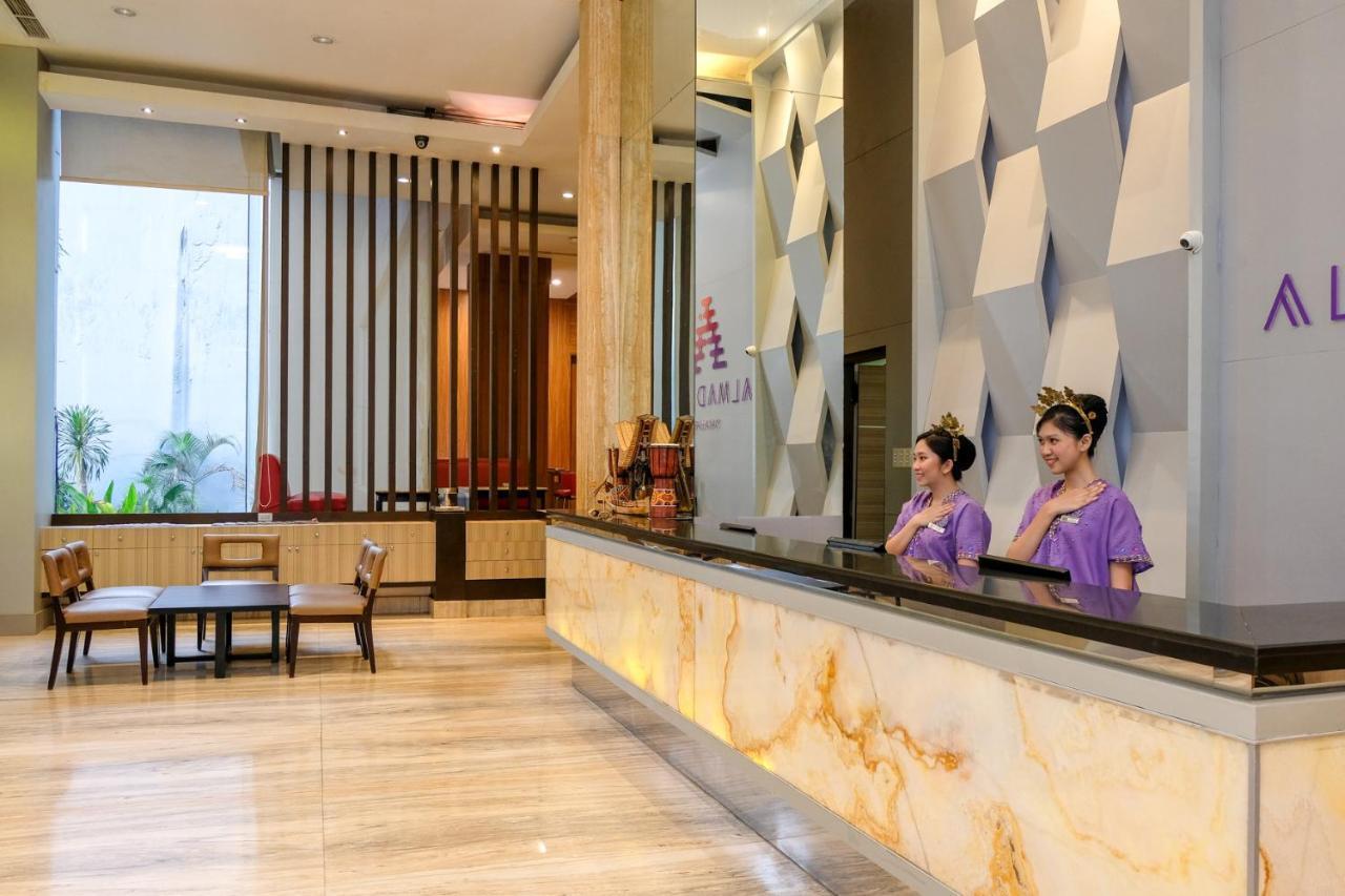 Almadera Hotel Makassar Dış mekan fotoğraf