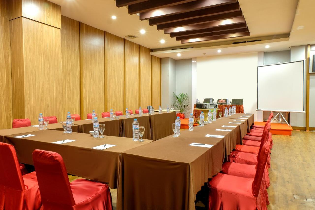 Almadera Hotel Makassar Dış mekan fotoğraf
