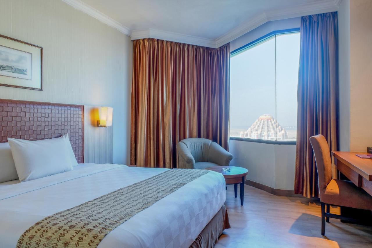 Almadera Hotel Makassar Dış mekan fotoğraf